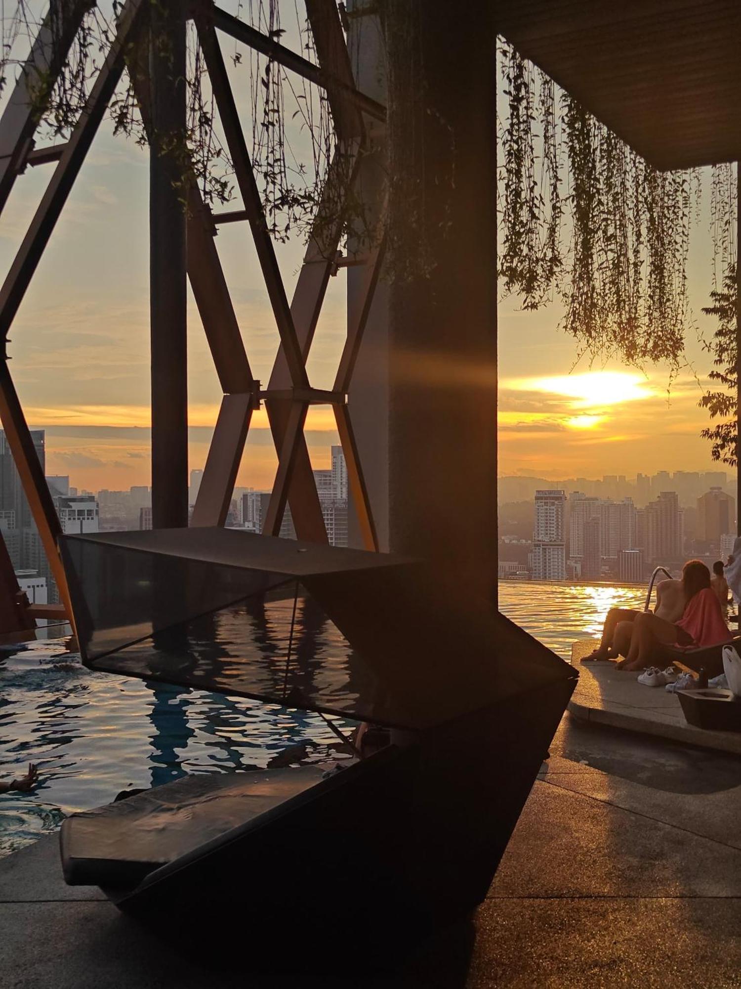 Scarletz Suites Twin Tower Klcc Kuala Lumpur By Okidoki Bagian luar foto